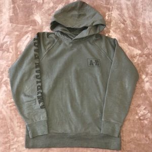 AMERICAN EAGLE RAGLAN HOODIE